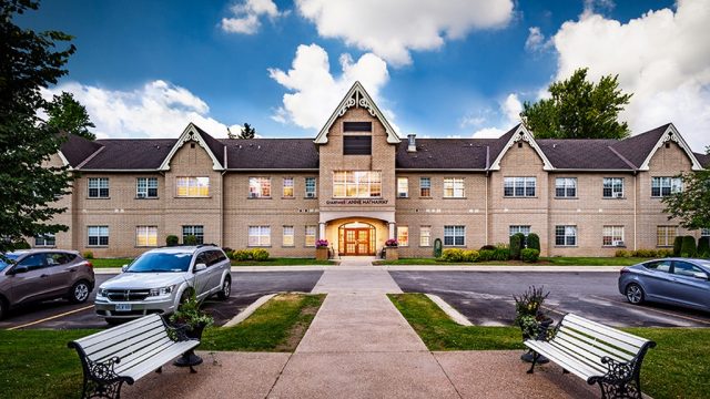 Chartwell-Anne-Hathaway-Retirement-Residence-1.jpg
