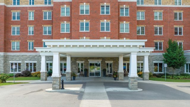 Chartwell-Bowmanville-Creek-Retirement-Community-1
