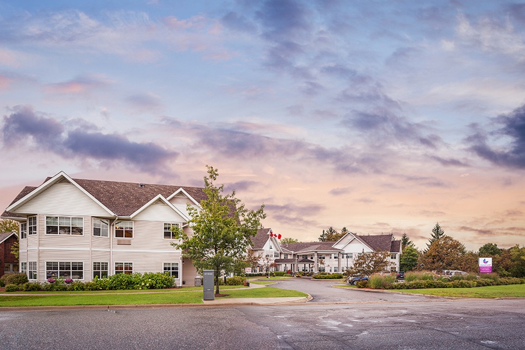 Chartwell-Collegiate-Heights-Retirement-Residence-1.jpg