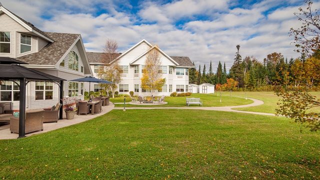 Chartwell-Glacier-Ridge-Retirement-Residence-1.jpg