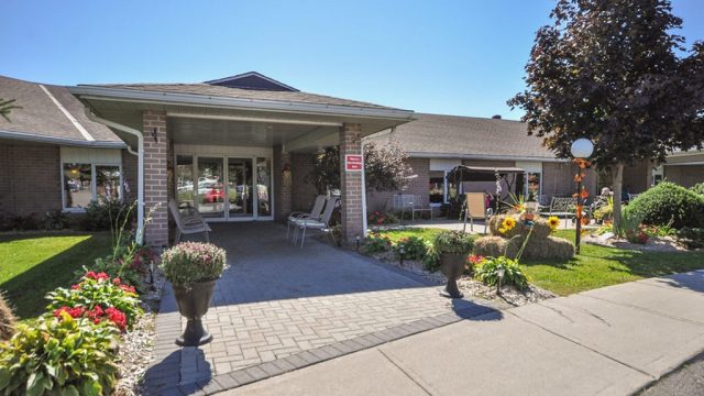 Chartwell-Hartford-Retirement-Residence-1.jpg
