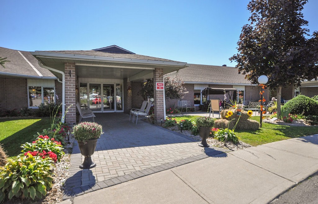 Chartwell-Hartford-Retirement-Residence-1.jpg