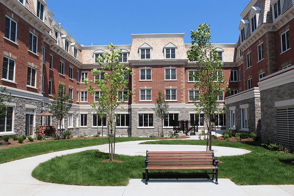 Chartwell-Harwood-Retirement-Residence-1.jpg