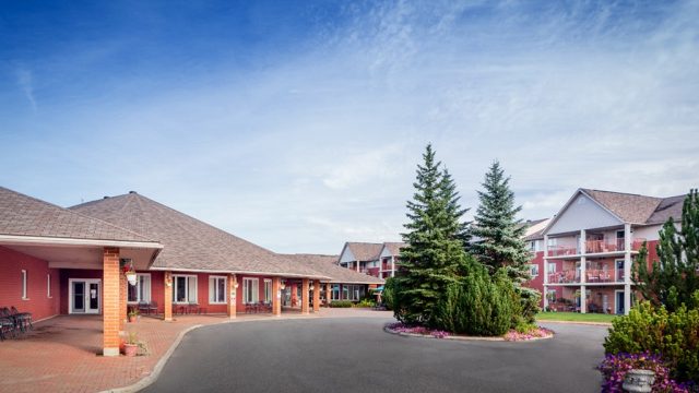 Chartwell-Meadowbrook-Retirement-Residence-1.jpg