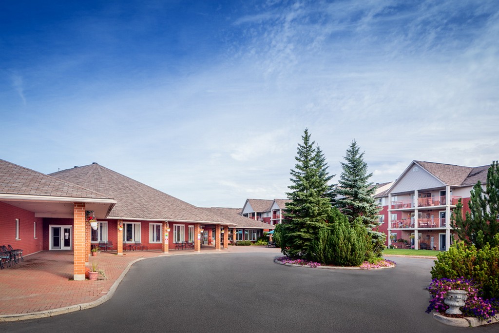 Chartwell-Meadowbrook-Retirement-Residence-1.jpg