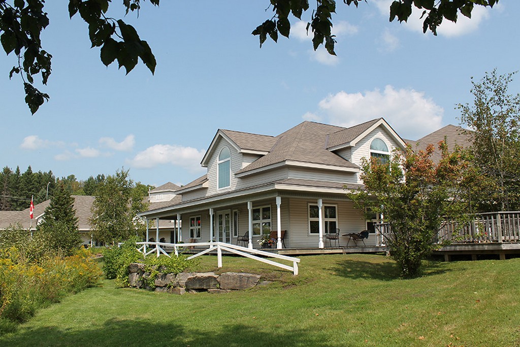 Chartwell-Rogers-Cove-Retirement-Residence-1.jpg