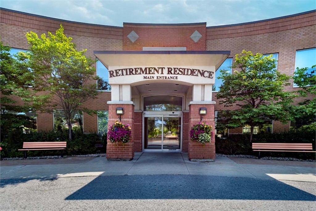 Chartwell-Stillwater-Creek-Retirement-Residence-1.jpg