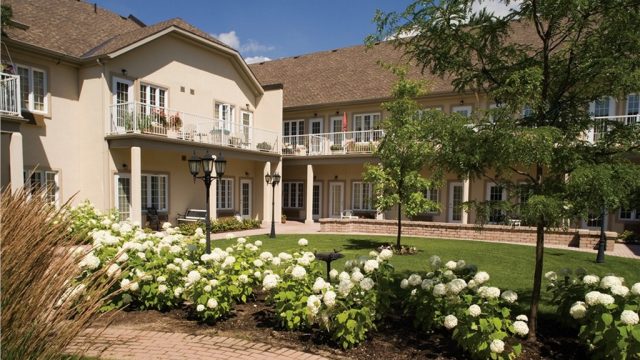 Chartwell-Stonehaven-Retirement-Residence-1.jpg