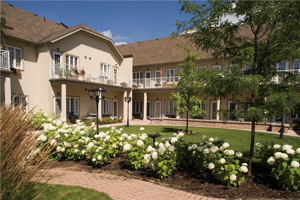Chartwell-Stonehaven-Retirement-Residence-1.jpg