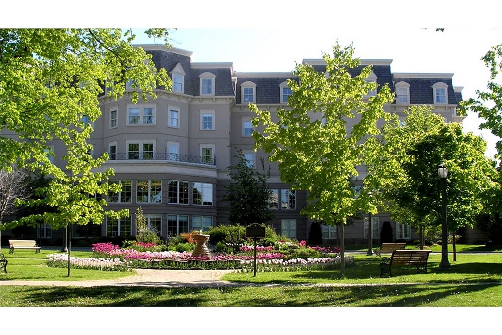 Chartwell-Terrace-on-the-Square-Retirement-Residence-1.jpg