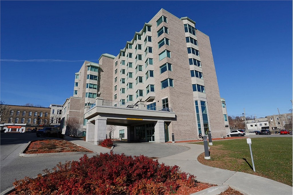 Chartwell-Wedgewood-Retirement-Residence-1.jpg