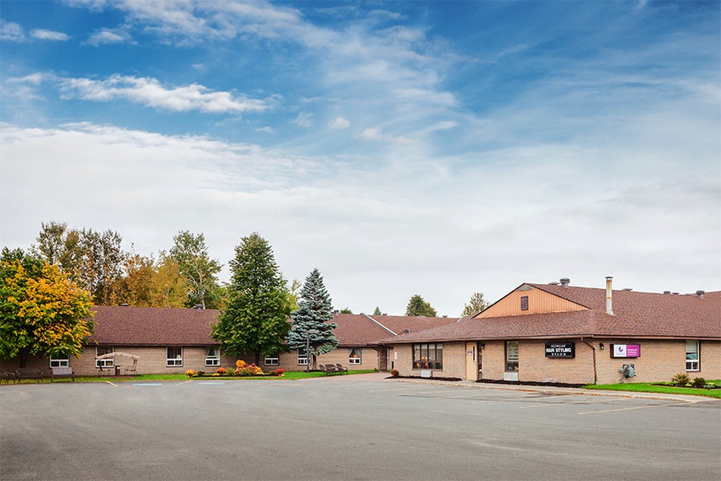 Chartwell-Westmount-on-William-Retirement-Residence-1.jpg