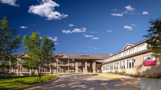 Chartwell-Whispering-Pines-Retirement-Residence-1.jpg
