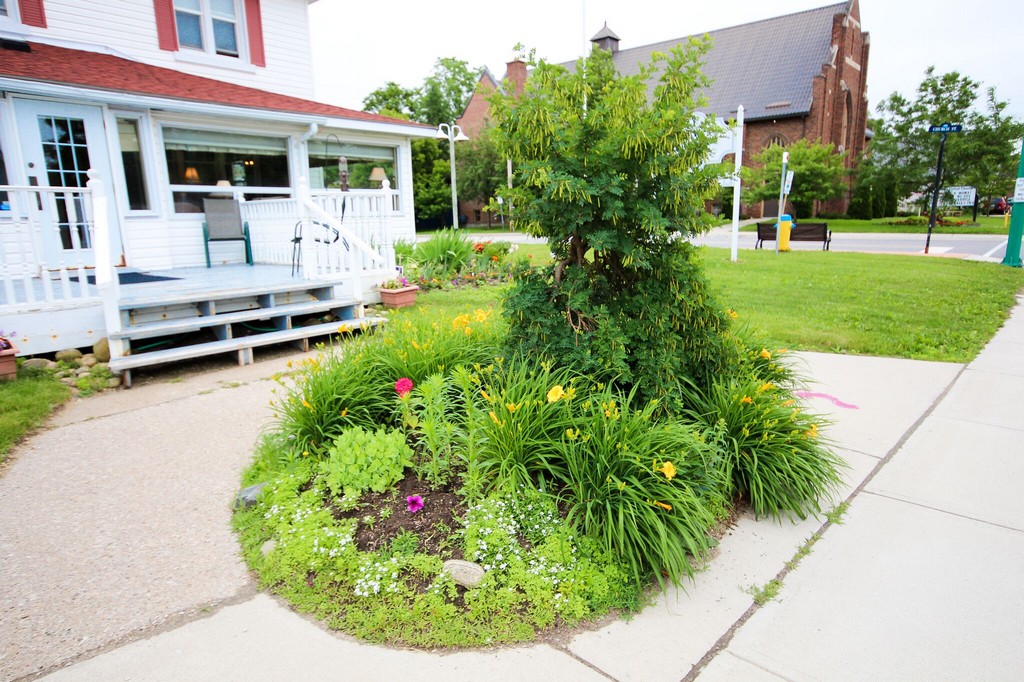 The-Manor-at-Gravenhurst-Retirement-Residence-1.jpg