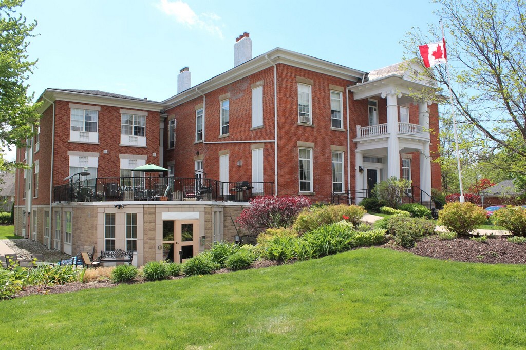 Willoughby-Manor-Retirement-Residence-2.jpg