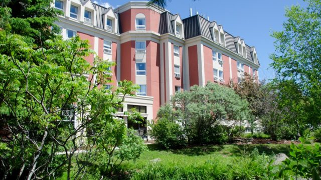 Windsor-Court-Retirement-Residence-2.jpg