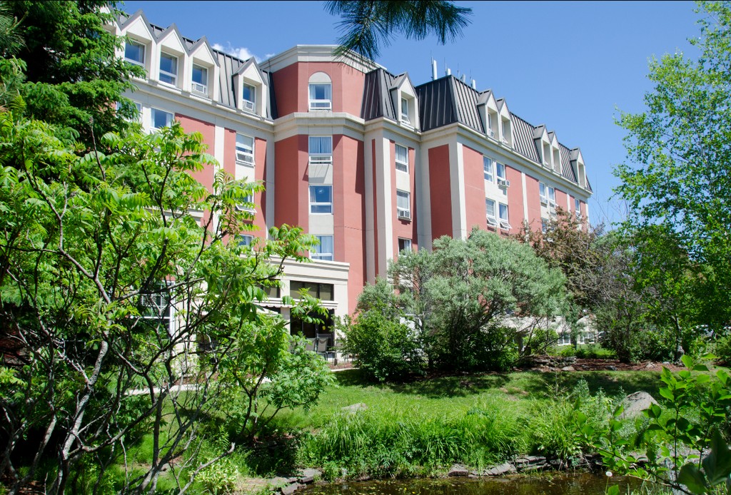 Windsor-Court-Retirement-Residence-2.jpg